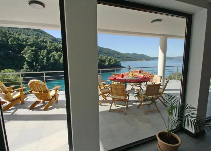 Beachfront Luxury With Private Pool & Stunning Sea Views Korčula