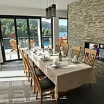 Beachfront Luxury With Private Pool & Stunning Sea Views فيلة *