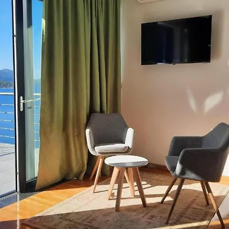 Beachfront Luxury With Private Pool & Stunning Sea Views 빌라 Babina