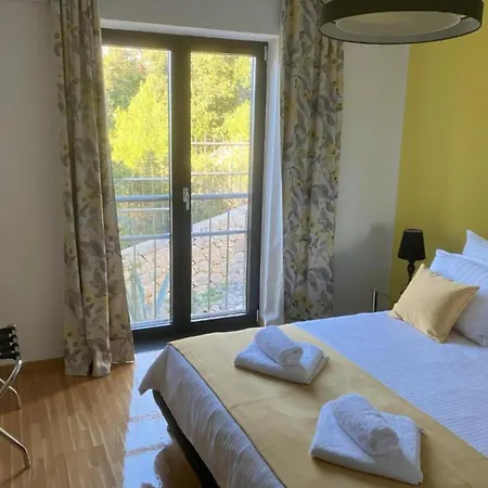 Beachfront Luxury With Private Pool & Stunning Sea Views 빌라 Babina