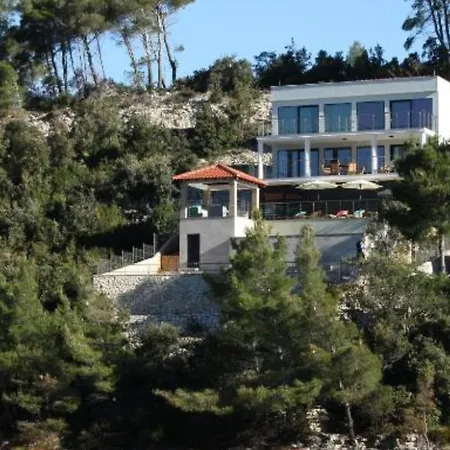 Beachfront Luxury With Private Pool & Stunning Sea Views *