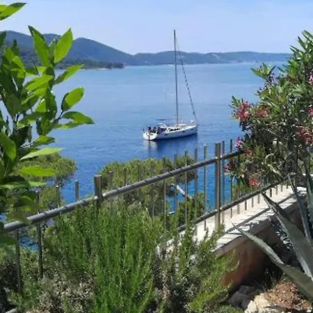 Beachfront Luxury With Private Pool And Stunning Sea Views Babina