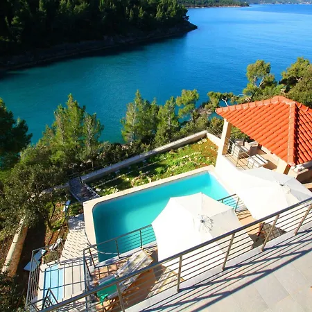 Villa Beachfront Luxury With Private Pool And Stunning Sea Views