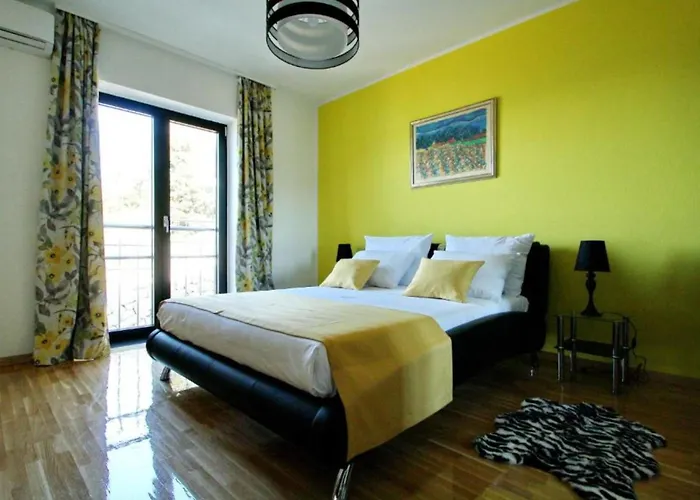 Beachfront Luxury With Private Pool & Stunning Sea Views