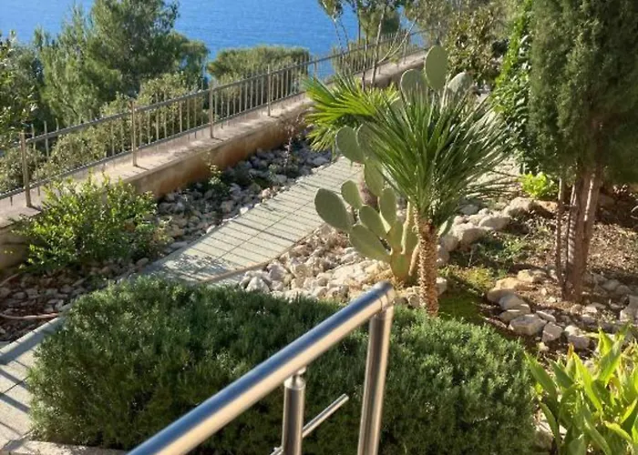 Beachfront Luxury With Private Pool & Stunning Sea Views *