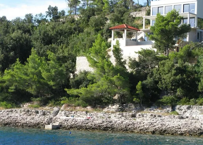 Beachfront Luxury With Private Pool & Stunning Sea Views * Korčula