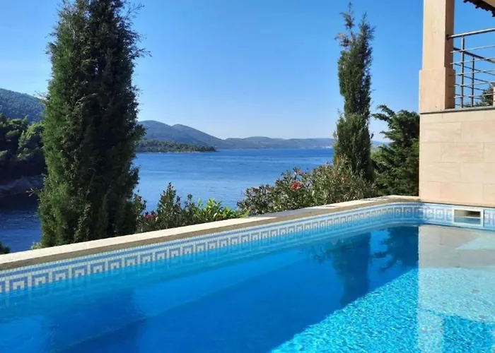 Villa Beachfront Luxury With Private Pool & Stunning Sea Views Korčula